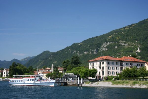By boat to Lenno to discover Villa Balbianello and the Sacro Monte of Ossuccio