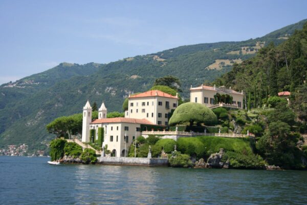 Villa del Balbianello si trova a Lenno, affacciato sullo splendido Golfo di Venere