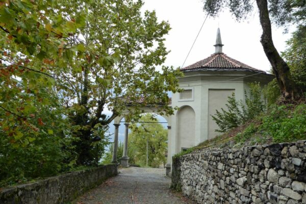 chapel along the lane of the Sacro Monte di Ossuccio