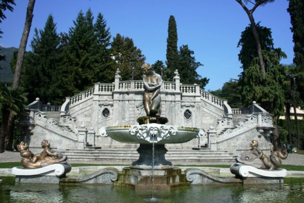 The splendid fountain in Parco Olivelli at Tremezzo