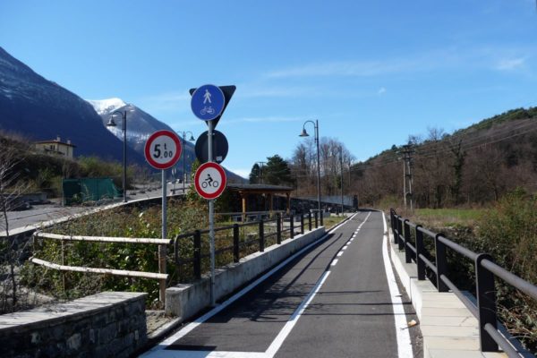 Cycle path between menaggio and Porlezza on Lake Lugano