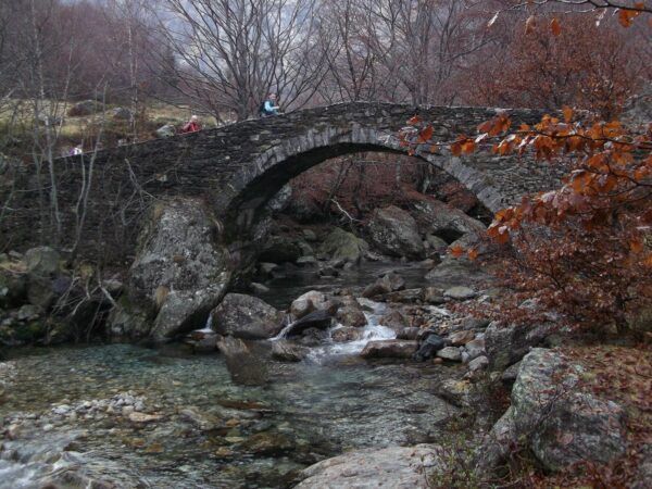 The beautiful ancient stone bridge at Dangri on the way to Lake Darengo